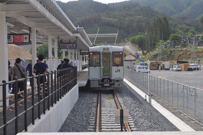 　2015年5月31日に、仙石線が全線開通し、東北本線から石巻へ直通する仙石東北ラインの列車も走り始めました。<br />　ひと足早く復旧した石巻線浦宿駅 - 女川駅間も含め、週末パスを使って乗ってきました。<br /><br />(日程)<br />小松空港-羽田空港-東京　泊<br />上野-新庄-小牛田-前谷地-柳津-前谷地-女川-石巻-仙台-高城町-あおば通-仙台-利府-仙台　泊<br />仙台-浜吉田-岩沼-郡山-黒磯-岡本-烏山-宇都宮-日光-宇都宮-小山-大宮-品川-羽田空港-小松空港<br /><br /><br />　石巻から女川まで石巻線を往復します。