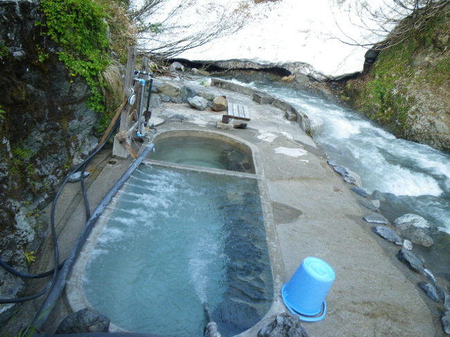 ２０１５年GW.今回の一番の目的地は新潟県「駒の湯　駒の湯山荘」です。冬期休業のため、除雪に合わせてようやく開業です。でも当日朝、雪崩と土砂崩れで旅館近くが全面通行止め。。。宿のご主人が迎えに来てくれて、自分の車は置いて、ようやく到着できました。いつもの露天風呂に加え、玄関前に眺めの良い露天風呂ができ、２泊ゆったりしてきました。