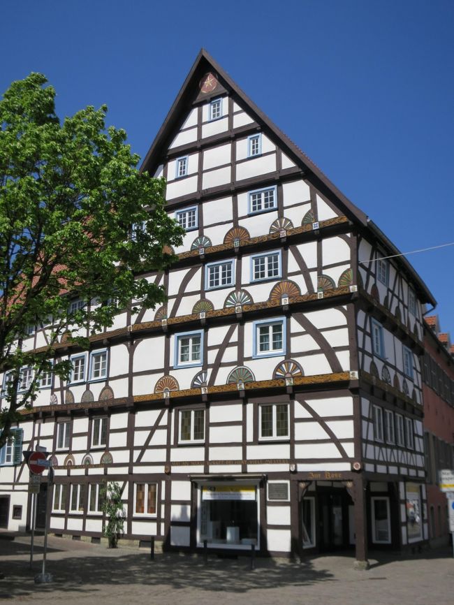 2015年5月5日（火）Soest　ゾースト　木組みの建物が好きな方はぜひ！ぜひ！<br />Soest　ゾーストの街に足を運んで頂きたいです♪<br />観光する方が多くホテルもたくさんあります☆<br />この街で宿泊してのんびり過ごすのも良いかもしれないです。<br />私達は今回、Wuppertal　ヴッパータールを拠点に移動しているので、宿泊はしておりませんが、次回、宿泊してみたいですぅ☆<br /><br />