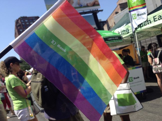 毎年６月に開催されるLGBTのための一大イベント★<br /><br />”Pride”<br /><br />ちょうどNY滞在中に重なってたので、行って来ました！！！すごく楽しい！！LGBTもそうでない人も入り混じって、皆が楽しめるイベントですっ♪<br /><br />