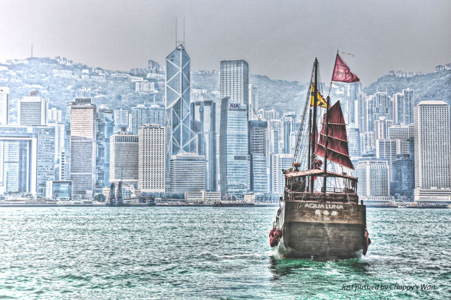 <br />　久しぶりで　香港島を　観光したら　とても綺麗になって<br /><br />　いて　驚きです。高層ビルが　立ち並び<br /><br />　香港に　近づくにつれて　景色が　素晴らしい<br /><br />　ニャチャンへは　強風で　上陸　出来ず　残念！<br /><br />　海南島は　ビーチで有名。　とても変わったマンションが<br />　<br />　建っていました。出港の時　マンションが　急に　ライトアップされ<br /><br />　中国巡視船が　ずっと付いてきて　監視している様に　感じられました！<br /><br />　<br /><br />