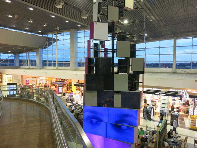 ブラジルから日本に帰国する時は、いつも４〜５つの空港を経由します。今回主要な空港であるサンパウロ・ダラス・成田の様子を紹介します。ちょっと前の旅行で申し訳ありません。