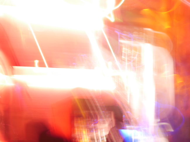 ああ、大失態 !<br /><br />ちょっとほろ酔いでルアンプラバーンのセントラルを歩いていたとろ、トゥクトゥクの兄ちゃんがに声をかけられて、勢いで乗ってしまった。<br />こちらは、ほろ酔い。<br /><br />okだ。地元の居酒屋さんにつれてって!<br /><br />(添付写真は、実際にその夜撮った、酔っ払いの写真です。。。)<br /><br /><br /><br />