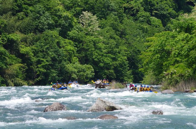 ＧＷに北海道へ行った際にニセコで軽〜く肩慣らしを済ませて、<br />準備万端でみなかみへ。<br /><br />ガッツリ漕いだり…ゆる〜く漂ったり…<br />恒例の水遊びを満喫しました♪<br /><br /><br /><br />みなかみでラフティング・キャニオニングするなら<br />マックスアウトドアツアー<br />http://www.max-raft.com 