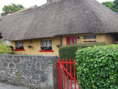 藁葺き屋根がたまらなく可愛い小さな村・・・アデアＡｄａre・・・レンタカーで走るアイルランド