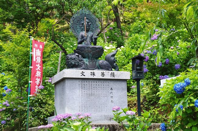 能登のアジサイ寺と呼ばれている能登町の平等寺へアジサイを見に行ってきました。<br />*アジサイが植えられた寺の裏斜面に,十三仏を巡るように道が付けられています。<br /><参考>平等寺のHP:http://www3.luckynet.jp/byoudouji/<br /><br />
