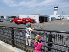 富士山静岡空港開港６周年で空港用化学消防車放水訓練とご当地キャラクターを観てきました。