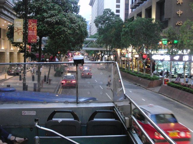 いつも夫婦二人で行く海外へ、今回は一人で出発。香港の夜景・マッサージ・オープントップバスに乗っての香港の夜、珍味、飲茶と自由気ままな旅をしました。