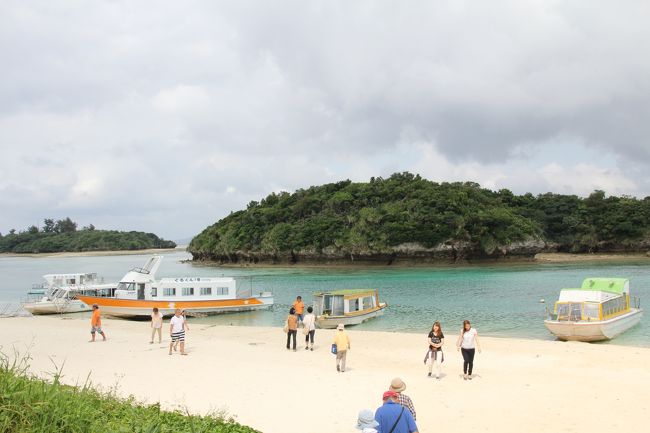 5/7の午後は川平湾へドライブ、5/8は石垣島一周ドライブへ。まずは北に向かって、玉取崎展望台、平久保崎灯台へ。その後、光楽園でパイナップルジュースを飲んでから、川平湾へ。川平湾ではグラスボートに乗船。パンナ公園のエメラルドの海を見る展望台から八重山諸島を一望。<br /><br /><br />===旅行の概要===<br />2015年のGWは沖縄に行ってきました。<br /><br />5/1 午後休を取って15:50羽田発の飛行機で沖縄へ。沖縄在住の友達と20年ぶりの再会&ディナー<br />5/2 レンタカーで本島北部へ。美ら海水族館へ<br />5/3 レンタカーで今帰仁城跡、古宇利島、屋我地島をドライブ<br />5/4 レンタカーでブセナ海中公園、道の駅嘉手納、北谷を見て、那覇市へ。ホテルにチェックイン後、首里城見学。夜は国際通りで沖縄歌謡を聞きながらご飯をいただきました。<br />5/5 世界文化遺産 斎場御嶽(せーふぁうたき)、知念岬、沖縄平和祈念堂、沖縄県平和祈念資料館、ひめゆりの塔を見学。<br />5/6 午後の便で石垣島へ<br />5/7 8:30の船で波照間島へ。波照間島をレンタカーで観光。13:10の船で石垣島へ戻る。石垣港近くで八重山そばをいただいて、川平湾へドライブ。<br />5/8 石垣島一周ドライブ<br />5/9 11:10の飛行機で那覇へ。乗り換え時間に国際通りを散策。16:45の飛行機で東京へ帰京。