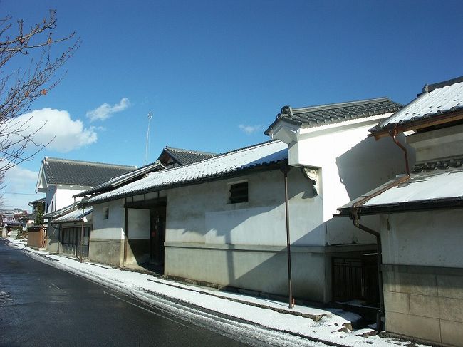 所用があって群馬県前橋へ　帰り道<br /><br />以前から気になっていた　白井宿へ<br /><br />群馬県関係の蔵書の一部に<br /><br />※渋川宿うんぬん　白井城址と白井宿。。。。<br /><br />簡単な文章で面白そうな所だったので<br /><br />行く気持ちになりました<br /><br />雪上りの寒い日でした。<br /><br />道の駅　こもち<br />http://komochi.com/pc/