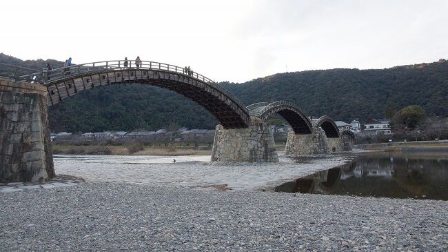 今回は何度となく行ったところ広島。行っていないところが無いのではないかというくらい、すべていったところばかり。逆に、のんびりできた旅でした。<br />旅の一日目夕～二日目前半の錦帯橋。<br /><br />ホームページで旅行記を掲載しています。<br />http://rokumaru.main.jp/japan/travelogue/14/stxtj01.html