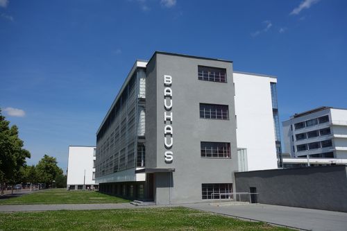 バウハウス デッサウ校舎 | BEST ARCHITECTURE | カーサ