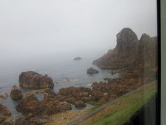 ２０１５年夏の東北旅行１日目は「リゾートしらかみ」の中から見る雨の五能線の風景でした。