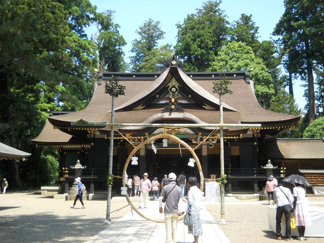 駅から結構距離がある香取神宮。<br /><br />タクシーを使わずに行ける方法を調べていたら、<br />バスが土日祝日だけ運行されていることが判明。<br /><br />乗り降り自由な「周遊ルート1日フリー乗車券」<br />500円を購入して香取神宮参りへ。<br /><br />佐原駅出発<br /><br />周遊ルート1日フリー乗車券 500円<br />ご朱印代300円<br />宝物館拝観料300円<br />お賽銭 すこし<br /><br />合計1100円ぐらい<br /><br />境内じっくり回って2時間ほど。<br /><br />