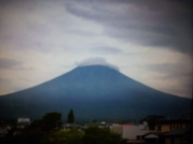 雨女の力発揮(￣□￣;)!!<br />雨の初富士登山は過酷でした。<br />高山病でご飯もほぼ食べれず。<br />連れは高度に比例してテンションもアップ！私の分のカレーも食べてました。
