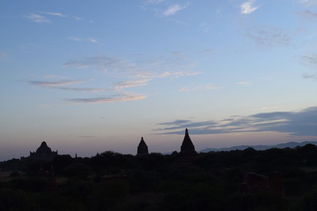 もう1年前になってしまいましたが、年末年始に行ったミャンマー。行ってみたかったバガンヘ。ミャンマーの首都ヤンゴンとも別世界。そこは時間がゆっくり流れる空間でした。<br /><br /><br />＊今回の行程＊<br />12月30日　JL0332 20:00 福岡-羽田(21:30着)<br /><br />12月31日　JL0033　00:05 羽田-バンコク<br />12月31日　PG701　　　　　バンコク-ヤンゴン<br />　　　宿泊　ストランドホテルヤンゴン<br /><br />1月1日　　 7Y131 7:15　　 ヤンゴン-ニャンウー(8:15着)<br /><br />1月2日　　 7Y241 17:25　　ニャンウー-ヤンゴン(18:45着)<br />           宿泊　スルシャングリラ・ヤンゴン<br />1月3日　　PG704　18:20　　ヤンゴン?バンコク<br />　　　 　　JL034　 22:25　　バンコク-羽田<br />　　　<br />1月4日　　JL305　　8:10　羽田-福岡(10:10着）