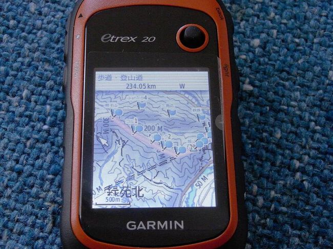 半年ほど前にGPSをアメリカの通販サイトから購入しました、登山用GPSはとにかく高く　4万円〜10万円もするのです、アメリカから購入したので送料を入れてもかなり安く調達できました。<br /><br />登山用地図はマイクロSD チップに入ったものを日本の業者から購入してセットしました、　しかし使い方が分からずGPSの講習会を探していたところ、モンベル各務原店主催の講習会があることがわかり、申し込みました、現地は高山本線　坂祝（さかほぎ）駅です。<br /><br />早朝自宅を出て東海道新幹線、高山本線経由で坂祝駅に着きました、しかし今日は暑いこと　ハイキングをしながらGPSの使用方法を学ぶのですが標高が200〜300ｍの各務原アルプスですから涼しくは無いだろうと覚悟して出かけました。