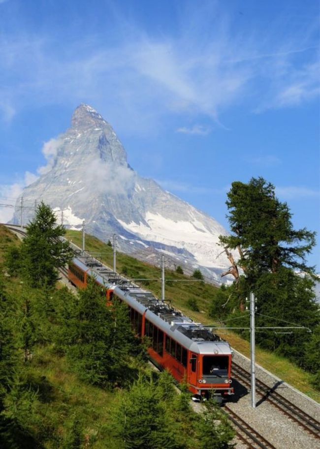 リッフェルアルプ駅から徒歩１０分ほどでゴルナーグラート鉄道とマッターホルンの撮影場所に到着