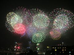 足立の花火　熱帯低気圧にも負けず