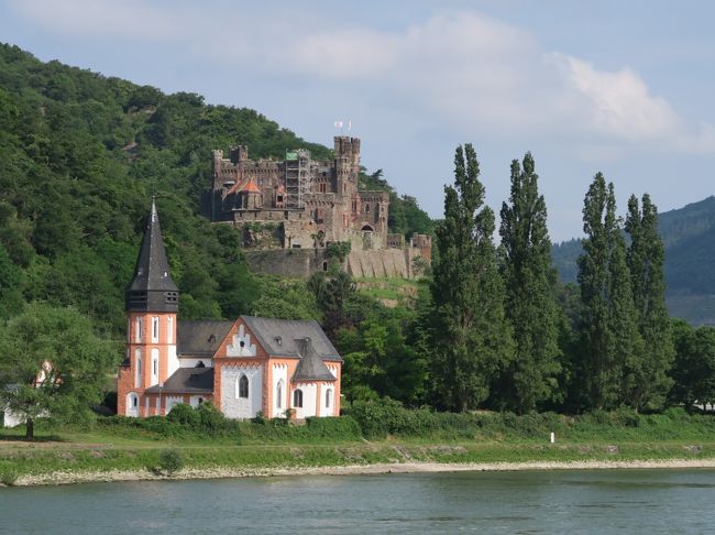 ６日目はコブレンツからの日帰り観光。<br /><br />前編では、ドイツ観光の中でも人気の高い「ライン川クルーズ」と数あるライン渓谷の城の中で最大だったといわれるラインフェルス城を訪れます。