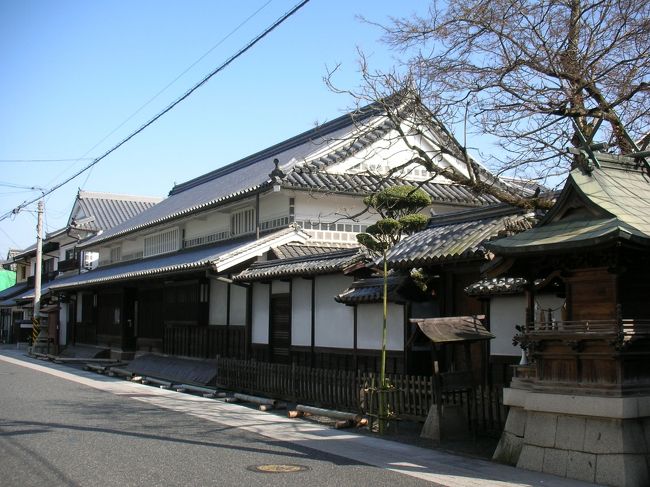 白壁の宿場町矢掛を訪れたのは月曜日だったので美術館は休館日。観光協会のお食事処もお休みだったので名物？の大名そうめんは食べられませんでした。30分もかからずに全部見てまわれそうな小さな所です。<br />その後、備中国分寺とその近くのこうもり塚古墳に行きました。