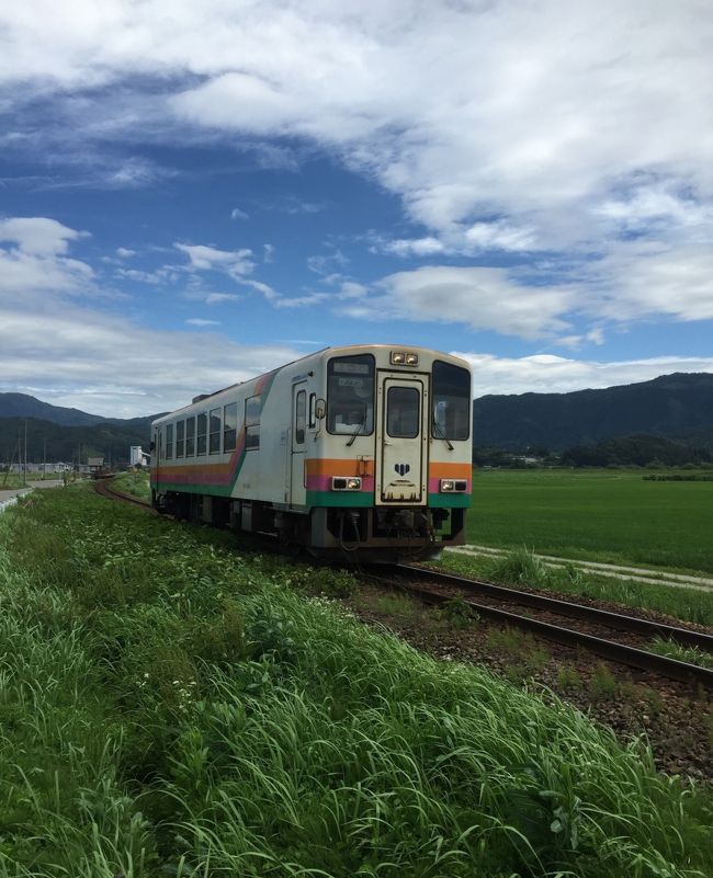 あてもなく車を走らせ…たどり着いた山形。<br />たった1輌のローカル線が印象的でした。