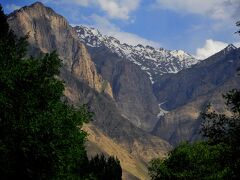 パミール高原縦断　山と花と人と　2カライクムから、ゴルノ・バダフシャン自治州の州都ホルグへ