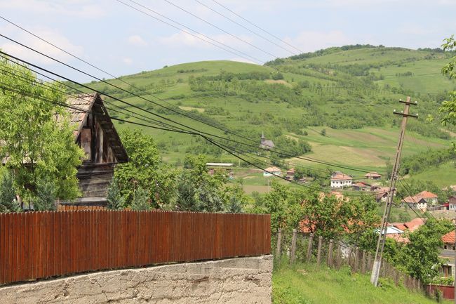 2015年５月25日（月）<br />ハンガリー人村のシク村４日目。　1993年にお世話になった家を当時の写真を持ってウロウロ、諦めかけた頃、郵便局員がズバリと地図に指差してくれた。<br />１L ≒ \30
