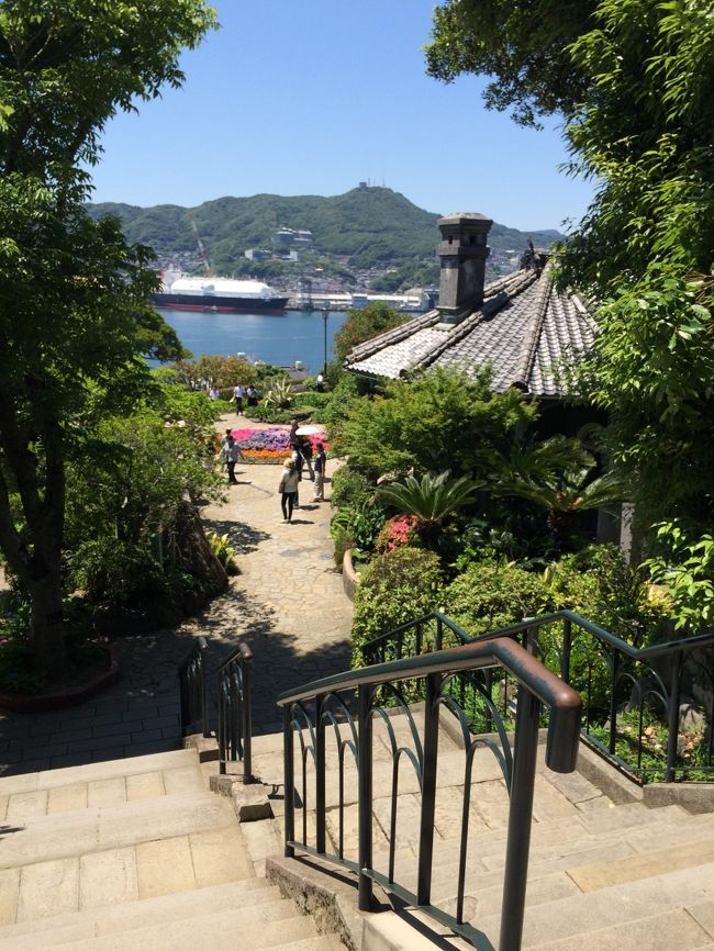 妻の誕生日旅行ということでリクエストに応えて九州旅行に行きました。<br />梅雨入りする前に、福岡、長崎市内、ハウステンボス、湯布院等を満喫しました。湯布院ではホタルも見られ、良いバースデープレゼントとなりました。<br />①長崎空港到着、長崎市内観光、ハイステンボス泊、有田、吉野ヶ里遺跡、福岡泊<br />②福岡市内観光、太宰府天満宮、湯布院、ホタル鑑賞