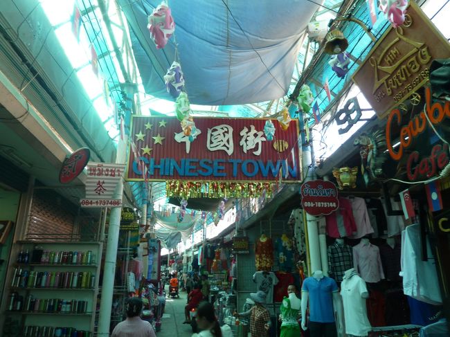 あっと言う間に、ミャンマー観光が終了し、タイでもすることがないので、国境前の市場を散策してみた。