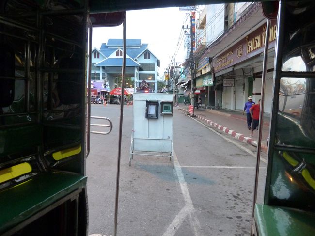 タイ・メーサイからチェンマイへバスで移動する。
