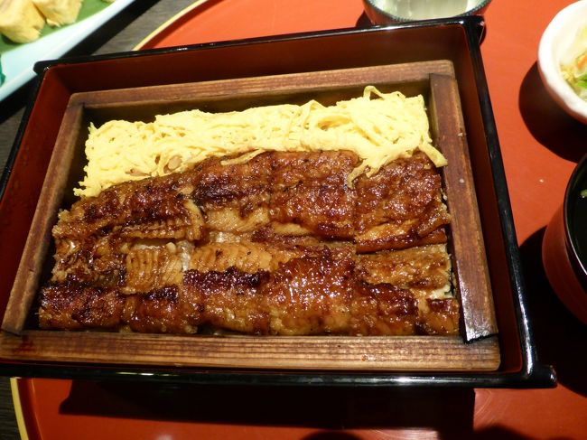 長崎では、梅雨が明ける前から真夏日が続くなど、この夏も暑くなりそうな予感<br />栄養たっぷりのうなぎを食べて、暑さを乗り切りたく『うなぎ屋』さんを調査<br />するも わが市には見当たらず、鰻の名所諫早市まで足を延ばす予定だったのが<br />偶然!(^^)!HPでわが市にも『うなぎ屋』があるのを発見!<br /><br />3日前に予約の電話をするも、丑の日24日は 昼も夕も既に満席!!!でしょうネ<br /> 日本人ってうなぎが好きなんですね。。。<br />店の人から23日の5時以降でしたらOKとのアドバィス。。。<br /><br /> 特に「丑の日」にコダワラズ 食べた日が「丑の日」のわが家と<br />勝手な理由付けし、「さすが」を訪れました<br /><br /> 興味のある方 サラッとスルーして下さい、、、簡単なグルメ日記です。<br /><br /><br />