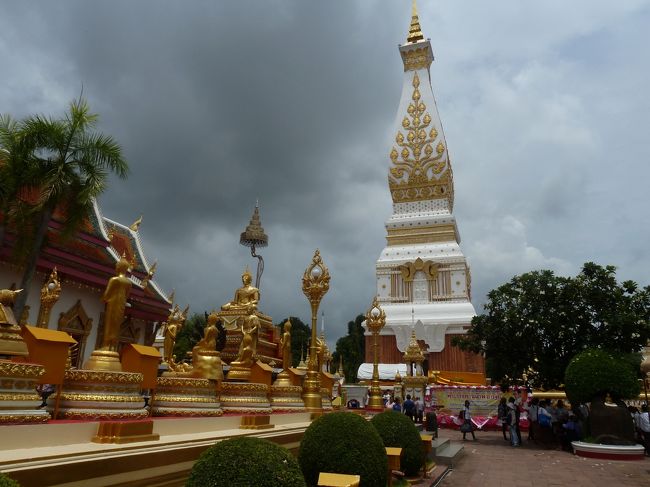 仏教の聖地・タートパノム寺院で