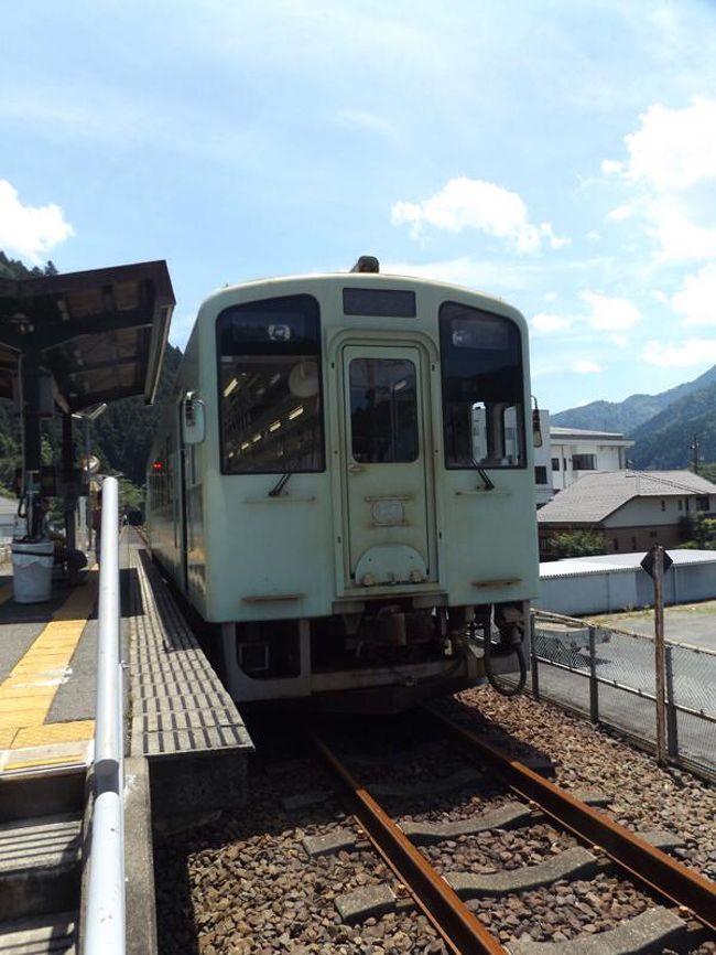 2015年7月25日、土曜日。<br /><br />岐阜県本巣市・うすずみ温泉へ日帰り入浴のおでかけの顛末をご紹介します。<br /><br />清流美しい樽見鉄道の車窓を、ぜひご覧いただければと思います…。