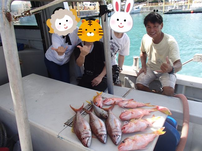 例によって海>>>観光な旅行であること、予めお断りしておきます^^;<br /><br />※釣り船のフランシス船長に関しては、画像掲載及びお名前の公開に関して、ご本人の了承を得ております。<br /><br />※今回は過ごし方によって4本に分割しました。<br /><br />→(1)2015年夏 グアム12日間① 出発~釣り船リベンジの3日間編<br /> (2)2015年夏 グアム12日間② 主にダイビングの3日間編<br /> (3)2015年夏 グアム12日間③ メリッソに通った2日間編<br /> (4)2015年夏 グアム12日間④ 海満喫~帰国の4日間編<br /><br />◆今回の一句<br />「ハガニアの 道の親子に 日傘咲き」 るび<br />※グアムの方々にも日傘がポピュラーになりつつあるのでしょうか。<br />幼子に差し掛けたお母さんの黄色い日傘がとても目を引きました。<br />路上に咲いた母の愛。素敵だなと思います。<br /><br />◆今回の旅は―<br />今まで通算65日過ごし、訪問回数は6回目となる今回のグアム。主目的はやはり海。昨年に引き続きO君親子と、今回は同じ日程で過ごしました。O君にはダイバーになって戴き、念願のファンダイブ同行を果たしました。釣り好きなO君、同じく悲願のグアム初釣果も今年達成できました。<br />今までダイビングとスノーケリングだけだった私達夫婦。そこに釣りボーイが加わったことで「釣り」という新たな海の楽しさをまた一つ味わうことができ、とても充実した海旅行となりました。例によってやり残したことがいくつかありますが、それはまた次回ということで。<br />(やり残しの例:恋人岬へ行く・アピギギをいっぱい食べる・又木山司令部跡に行くなど)<br /><br />◆交通と宿泊<br />・エアはデルタのビジネスクラス往復を購入。O君母が諸事あって往路のみ別便。<br />・アコモはレオパレスの株主優待券利用でラ・クエスタB棟コンフォートツイン(コネクティング指定)<br />・レンタカーを10日間借りた(スマイルレンタカー、デラックスセダンクラス)<br /><br />◆今回の旅の概略<br /><①出発~釣り船リベンジの3日間><br />7/18 グアムへ。O君母は1便あとの便で到着。夕食はラーゴのウイークエンドビュッフェ<br />7/19 11時ホテルロビーでレンタカーピックアップ。ゴールドクラブのサンデーブランチ。アイランドフレッシュへ買い出し。夕食は自炊。<br />7/20 午前7時ハガニアボートベイスンから、フランシス船長の釣り船に乗る。大漁。昼食はニッコーの桃李。夕食は部屋でお魚パーティー。<br /><br /><②主にダイビングの3日間><br />7/21 私と夫くんは乗り合い2ボート。クレバスとバラクーダロック。O君はO/W講習1日目。Kマートで椅子を買い、レオパに運ぶ。藤一番でラーメン。<br />7/22 ハヤブサ2ボート貸し切りでO君も一緒に潜れることになった。ガンビーチ、ブルーアステール。帰りにヨーグルトランド夕食はラーゴでアラカルト。<br />7/23 追加料金を払ってハヤブサ3ボートに変更してもらう。6人フル乗船。ビッグブルー、ブルーアステール、アルパット島。夕食はローンスターステーキハウス。コンビニ大阪、Kマートに立ち寄ってから帰る。<br /><br /><③メリッソに通った2日間><br />7/24 昼食はシャーリーズ。アガットでO君は初釣果。ニミッツビーチ、アガットマリーナでも竿を出すが釣果なし。メリッソ桟橋で釣り。いっぱい釣れた。最後はイカ2杯。夕食はブルーラグーンプラザの味一。夜、イカを刺し身にしてくれた。<br />7/25 昼食はタコベル。その足で昨日に続いてメリッソへ。途中セラ湾展望台に立ち寄る。メリッソ桟橋ではまた色々釣れた。私は少しスノーケリング。その後、ピティ湾経由イパオビーチ。夕刻前のスノーケリング。夕食はマックのT/O。<br /><br /><④海満喫~帰国の4日間><br />7/26 ハヤブサ3ボート。今日は4人。追加$15で北部へ行ってもらう。Wリーフ、トンネル、ガンビーチ。ガーデンイール。スリングショット。藤一番。私は塩ラーメン。<br />7/27 朝食はゴールドクラブ。うちらは洋定食。O家は和定食。11時のレオマートのパン販売でパンを買う。ビッグフックでO君はルアーを買う。スノーケリングの合間にパンを食べた。夕方、パセオ公園で釣り。4匹釣れて2匹持ち帰り。夕食はホアマイORDOT店。<br />7/28 誕生日特権を駆使してハヤブサ3ボート。5人乗船でブルーホール・アメリカンタンカー・フィンガーリーフ。O君がアメリカンタンカーの上でタマメイチを釣った。帰りにヨーグルトランド。帰宅後、O君が魚を捌き、私がアラ汁を作って夕刻の魚パーティー。更に夕食はラーゴでアラカルト。<br />7/29 帰国日。ジェントリーブルーへ椅子と残ったミネラルウォーターを寄付しに行く。帰路、カップ&ソーサーで朝食用のパンとおみやげ用のシナモンロールを買う。ガソリンを満タンにし、レオパに戻ってレンタカーリターン。12時にチェックアウト、13時の送迎バスで空港へ。出国後はいつものクリッパーズラウンジ。無事帰国。<br /><br />