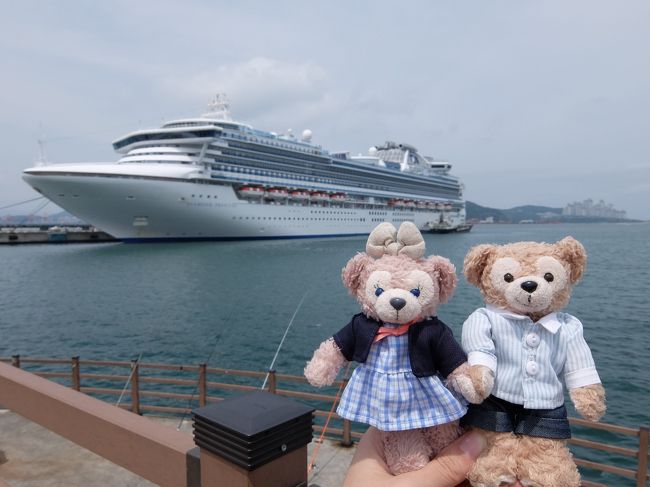 ダイアモンドプリンセスの<br />横浜発着「気軽にクルーズ!長崎・釜山6日間」に乗ってきました。<br /><br />飛行機で行ったらあっという間の場所へ<br />1日半以上もかけて、のんびり行くという・・・<br />なんとも贅沢なツアー。<br /><br />大満喫してきましたが、有休を使っているので、6日休むなら<br />もっと遠くへ行きたい気持ちの方が今は強いかな。<br />でも良い経験です!<br /><br />まずは船内のご紹介から。<br />