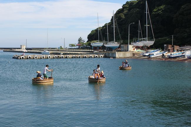 佐渡島へ行くのは４年ぶりで２度目です。<br /><br />前回はカンゾウ祭りがあり、大野亀へ行くのがメインなので、<br />北半分を回った感じでした。<br /><br />今回は大佐渡スカイラインを通りたいなどもあり、<br />西半分を回った感じの旅行になりました。<br /><br />佐渡島は外周２４０キロとのことで、観光しながらだと、１泊２日で１周は<br />なかなか難しいですね。フェリーも片道２時間半かかりますので。