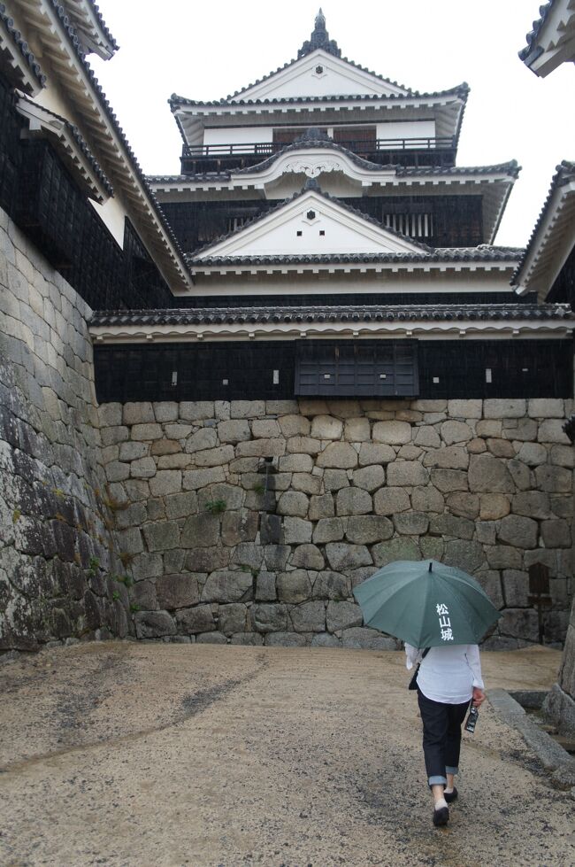 トラピックス四国周遊２泊３日（4）松山城で司馬遼太郎の「坂の上の雲」を想い、坊っちゃん列車に乗って松山市内を走る。