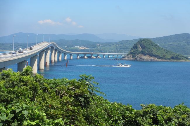 　旅行会社の　「伊勢海老、活アワビ、カニなど贅沢な食材を炭火焼で食べ放題＆飲み放題」と言うタイトルに<br />誘われてミステリー旅行に参加しました。<br /><br />　他に分かることは　○○１回つかみどり・・・と言うことだけです。<br /><br />　以前長崎の天草で伊勢海老を食べたことがあります。<br />うん…長崎だ・・・と思って申し込みました。<br /><br />　小倉駅前からバスに乗り、行先は・・・あれ・・・関門橋を渡ります。<br />ええええ・・・私の住んでいる所から近いではありませんか・・・。<br />ええええ・・長崎ではないの？？？<br />隣の席の人は　前に宮崎で伊勢海老を食べたので宮崎かと思った・・・との事でした。<br />　見事に外れました。<br /><br />　あちこち観光をして、最後は門司で夕食です。<br />お腹いっぱいカニやエビ、アワビなどを頂きました。