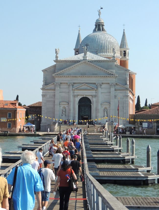 2週間のVeneto一人旅。Abano Termeに２泊後、Venezia入り。年に一度のla Festa del Redentoreの日。<br /><br />表紙写真：ponte votivo(奉納の橋)。