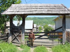 ROMANIA 9  ﾎﾟｲｴﾆ村2　生き残った木造家屋巡り　Poienile Izei