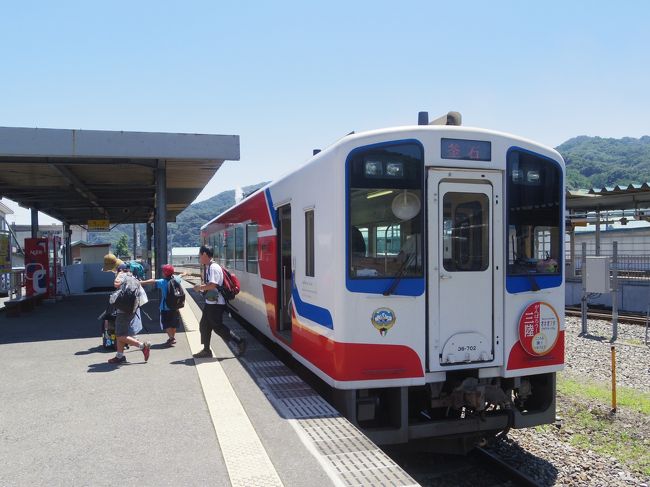 ３日目の今日は、気仙沼から再びＢＲＴに乗って盛へ、そこから三陸鉄道南リアス線に乗り換えて釜石へ向かいます。<br />今日は移動距離が少ない上、三陸鉄道はＪＲでないので青春１８きっぷは使いません。<br /><br />表紙は釜石に到着した三陸鉄道南リアス線