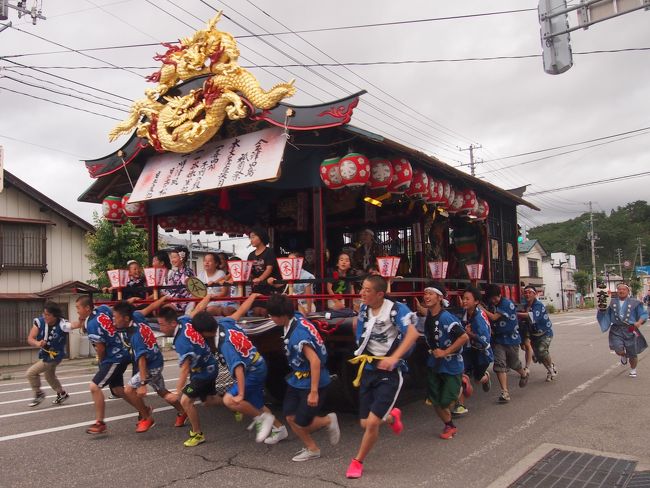 2015年、今年も夏祭りの季節がやってきました!この時期、祭りを見ると「夏だ〜!!」って思い、嬉しくなります^▽^暑すぎるのはバテ気味になりますが、夏大好きなんでテンションも上がり活動範囲も広がります♪今年最初に見たお祭りは『会津田島祇園祭』京都の祇園祭よう1か月も続く大々的なお祭りではありませんが、歌舞伎屋台演目や七行器行列(花嫁行列)やも見どころの1つです。旦那の実家の方のお祭りなので、お盆よりも早目に帰省したついでに祭りに行きました。旦那の仕事の都合で七行器行列(花嫁行列)などは見られませんでしたが、屋台演目を見たり、雰囲気を楽しみました。
