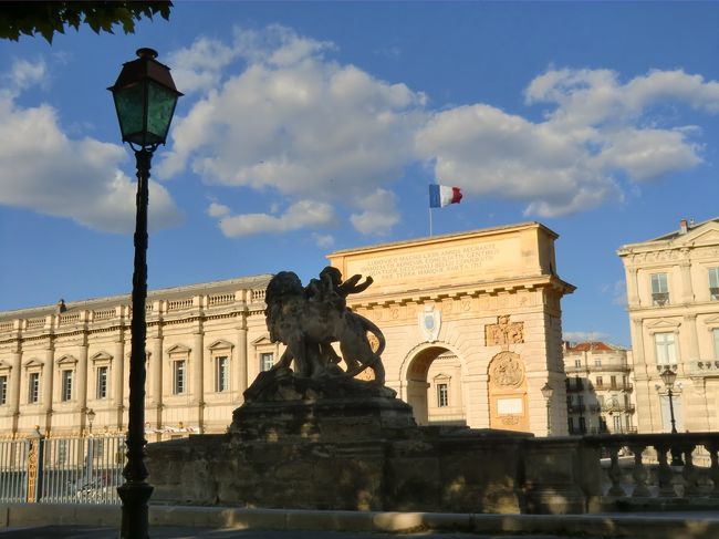 イギリスの旅から一週間後、時差ぼけがようやく治ったと思ったところへ、フランスはモンペリエへ出張となりました。<br /><br />前回のモンペリエへ行ったのが2012年。仕事では色んな変化がありました。<br /><br />どの様な状況でも、またあの街へ行くことが出来ることを素直に喜び、限られた時間で楽しみましょう。<br /><br />この何年かで街の変化も感じられました。よろしかったら、こちらの旅行記と併せて見て下さい。<br />↓<br />http://4travel.jp/travelogue/10660373<br /><br />街の変化がわかります。<br /><br /><br />3年ぶり、再びのモンペリエです。<br /><br />