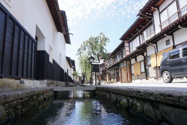 夏休みなおかり企画。<br /><br />一番の目的は避暑を兼ねての上高地から明神池に歩き、イワナの塩焼きを食べること。けど…それだけじゃねぇ。てなわけで高山から上高地、そして松本のコース。岐阜県から安房峠を潜り長野県へと西から東へ移動するオーソドックスな移動をしてみました。三日間のんびりゆっくり余裕をもって歩いてみました。<br /><br />以下な構成で旅行記を上げさせて頂きます。<br />その1:飛騨古川街歩き<br />その2:高山街歩き、そして一泊<br />その3:高山〜上高地、そして明神池<br />その4:松本入り、松本歩きそして一泊、翌日松本城<br /><br />まずはその1古川編です。<br />この日の歩行数は24,484歩、消費カロリーは835Kcalでした。<br />なおかり的には、まぁ歩いた口かなぁ?