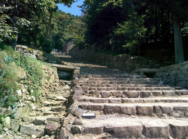 戦国の息吹を求め、夏を駆ける(2日目:安土城址、彦根城)