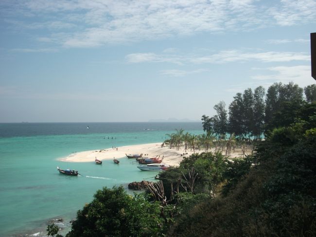 ビーチリゾートが好きで、今までに石垣島、グアム、バリ、タイ、マレーシアのビーチリゾートを旅行しています。<br />今回は、2014年の年末年始に旅行しました、タイのリペ島とボダ島(クラビ)の旅行記を投稿します。