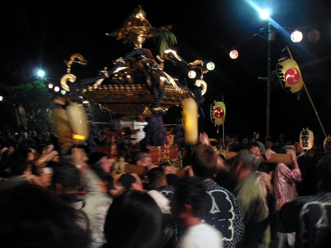 さかいふるさと祭り～境香取神社神輿渡御～を楽しみました。　<br />日が落ちてからのお祭り、神輿の担ぎ手の方々の熱気。　<br />予定外でしたが、香取神社まで足をのばし夜１０時まで楽しいひと時を過ごしました。