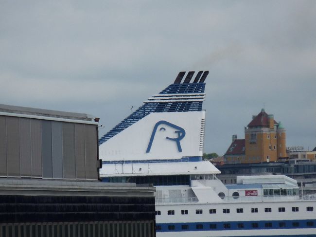 2015年7月10日から19日まで10日間<br />ノルウェー・スウェーデンの旅行記です。<br /><br />本編は、④ストックホルム編です。<br /><br />行程<br />7月10日　羽田00:30～ドーハ05:30　カタール航空813便<br />7月10日　ドーハ07:45～オスロ13:20　カタール航空175便<br /><br />7月10日　オスロ泊　ラディソンブルプラザホテルオスロ<br />7月11日　オスロ泊　Radisson Blu Plaza Hotel<br />　旅行記は「2015年7月夏　北欧旅行記①オスロ編」<br />　http://4travel.jp/travelogue/11039982<br /><br />7月12日　ミュルダール泊　バットナーヘルセンヘイフィエルスホテル<br />　　　　　Vatnahalsen Hoyfjellshotell<br />　旅行記は「2015年7月夏　北欧旅行記②ミュルダール編」<br />　http://4travel.jp/travelogue/11040679<br /><br />7月13日　ベルゲン泊　ラディソンブルホテルノーゲベルゲン<br />　　　　　Radisson Blu Hotel Norge Bergen<br />　旅行記は「2015年7月夏　北欧旅行記③ベルゲン編」<br />　http://4travel.jp/travelogue/11041334<br /><br />7月14日  ベルゲン11:30～ストックホルム12:50　フィンランド航空682便<br /><br />7月14日<br />　～18日　ストックホルム泊　ビスアパートメントガーデット<br />　　　　　Biz Apartment Gardet<br />　　　　　旅行記は「2015年7月夏　北欧旅行記④ストックホルム編」<br /><br />7月18日　ストックホルム22:25～ドーハ05:25(+1)　カタール航空172便<br />7月19日　ドーハ07:10～羽田22:45　カタール航空812便<br /><br />両替　今回はしませんでした