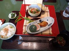 暑い東京ですが、散歩がてら日本橋三越本店　なだ万で昼食。　　−　　８月　２０１５年